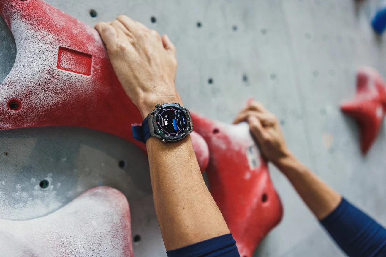 Huawei Watch Ultimate to przeznaczony dla wymagających użytkowników wielozadaniowy smartwatch z odporną konstrukcją, profesjonalnym komputerem nurkowym, rozbudowaną nawigacją i precyzyjną analizą zapisu EKG.