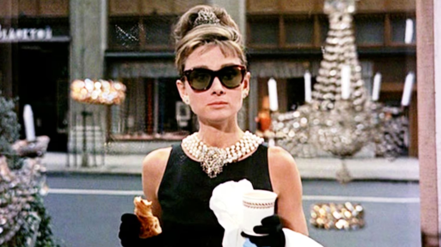 Lily Collins zagra Audrey Hepburn