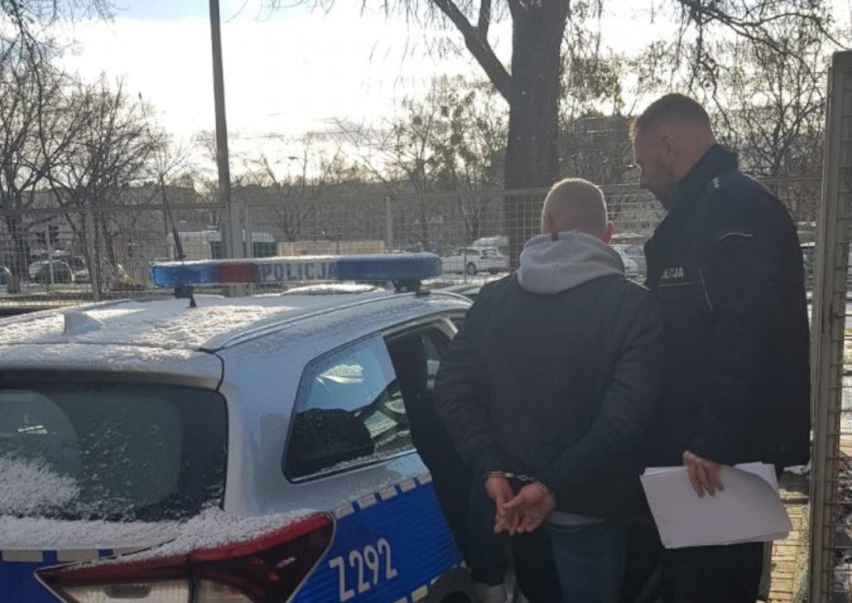 45-latek poszukiwany za morderstwo zatrzymany przez brak maseczki.