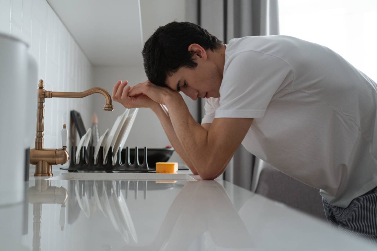 Mężczyźni nie widzą bałaganu? Naukowcy obalili mit "dirt blindness"