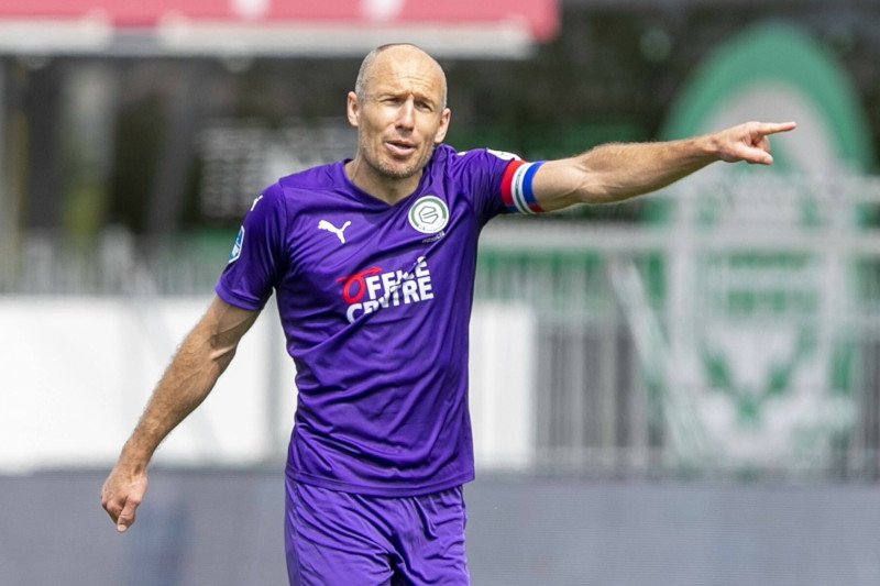 Robben na koniec wrócił do Groningen, ale zamiast na boisku, częściej walczył z kontuzjami
