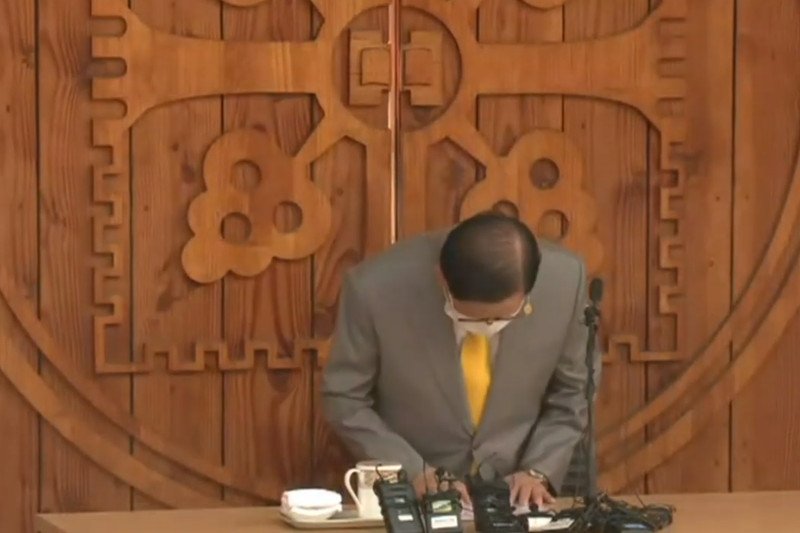 Li Man-Hi, przywódca Kościoła Jezusa Shincheonji przeprosił Koreę Południową z powodu koronawirusa, który szerzył się w jego sekcie.