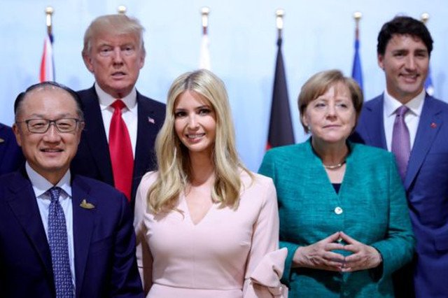 Prezydent Trump odszedł od stołu głów państw. Jego miejsce nie pozostało jednak puste. Szybko zajęła je jego córka, Ivanka.