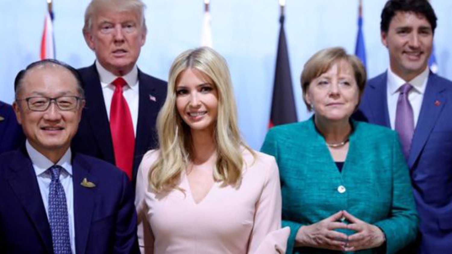 Prezydent Trump odszedł od stołu głów państw. Jego miejsce nie pozostało jednak puste. Szybko zajęła je jego córka, Ivanka.