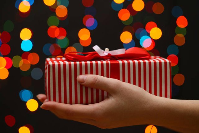 O świątecznych prezentach Polaków.