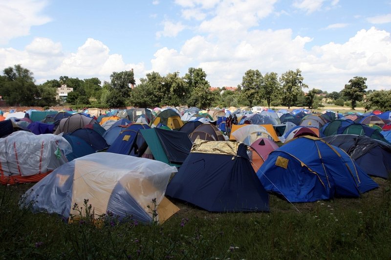 Ciało ochroniarza znaleziono w jego namiocie.