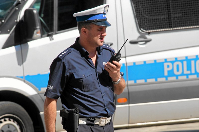 M.in. policja korzysta z nieszyfrowanych radiostacji, które są podsłuchiwane przez cwanych biznesmenów.