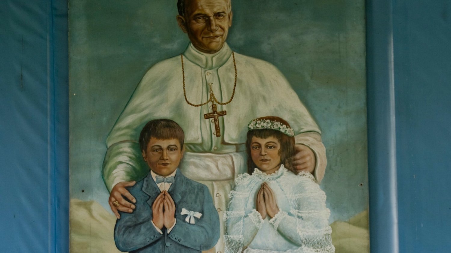 Papież Jan Paweł II na obrazie przy kościele św. Trójcy w Radzyniu Podlaskim (2009).