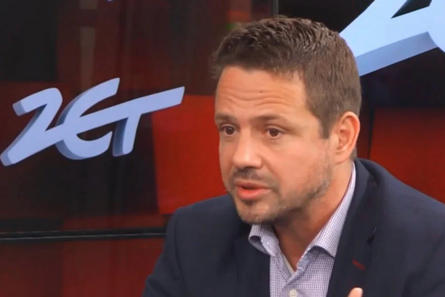 Rafał Trzaskowski powiedział, że środki w unijnym budżecie przeznaczone dla Polski zostaną tylko czasowo zamrożone, na czas odsunięcia PiS od władzy.