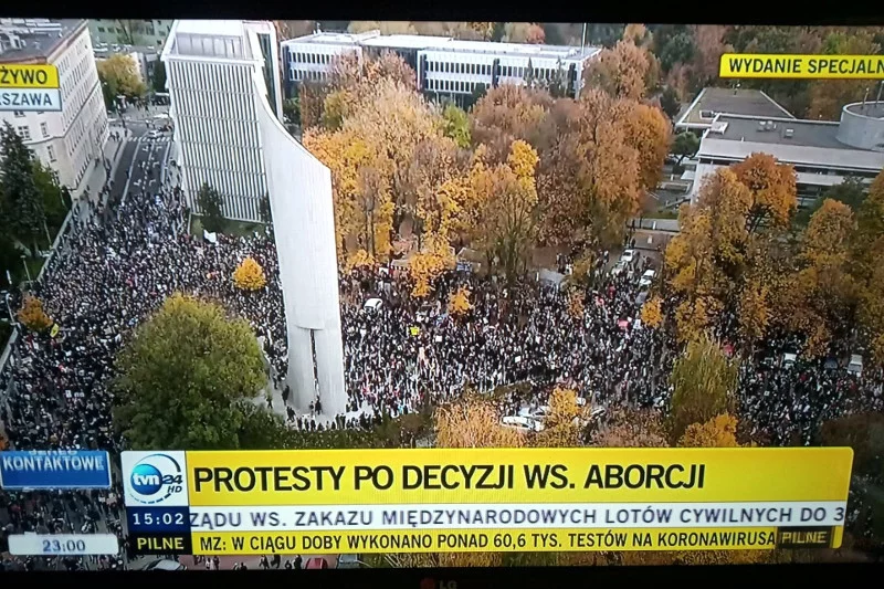 Środowy protest w Warszawie w okolicach Sejmu.