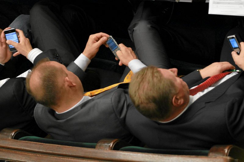 Sejm kupi posłom komórki. Ich utrzymanie mieliby pokrywać z funduszy przeznaczonych na prowadzenie biura poselskiego.