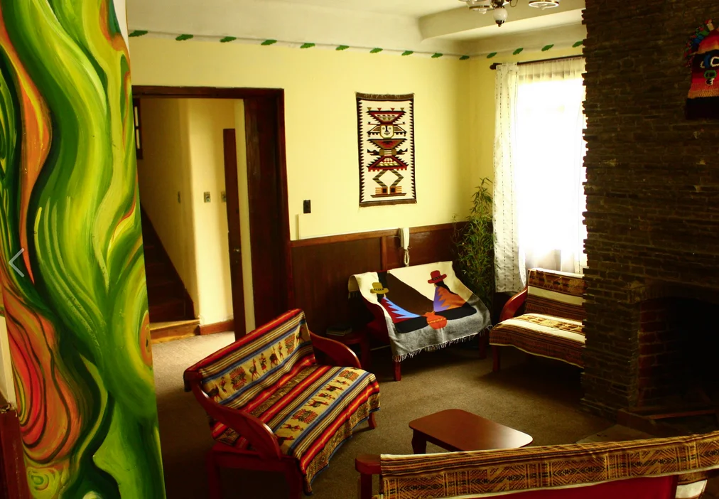 Hostel współprowadzony przez Elę nawiązuje do tradycyjnego wyglądu ekwadorskich wnętrz.