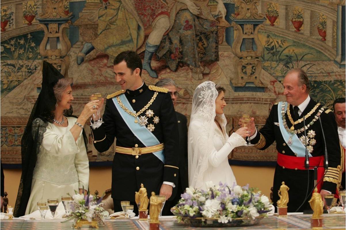 Członkowie hiszpańskiej rodziny królewskiej – królowa Zofia z synem królem Filipem VI oraz królowa Letycja z teściem królem Juanem Carlosem I.