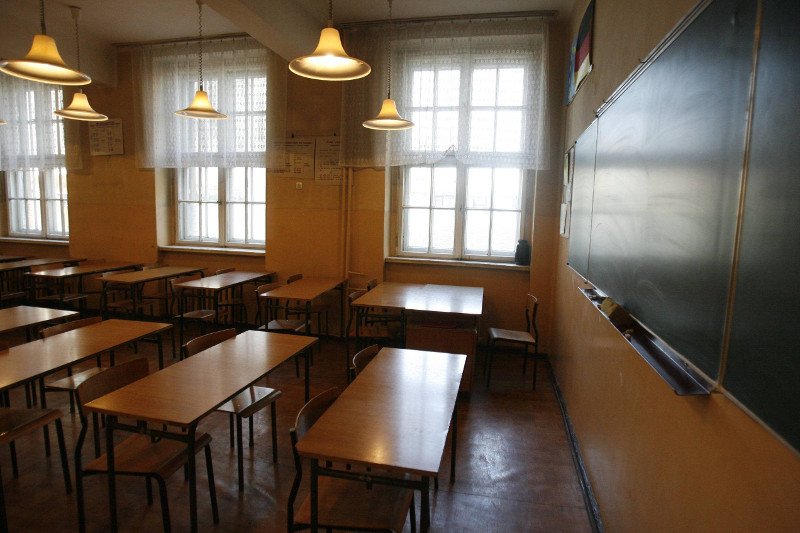 W szkołach pusto, uczniowie mieli przejść na zdalne nauczanie, ale są problemy.