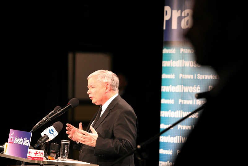 Jarosław Kaczyński chce debatować z premierem i ministrem zdrowia.