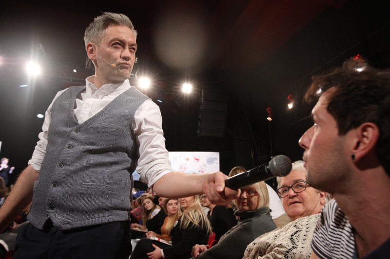 Robert Biedroń w trakcie "burzy mózgów" w Warszawie.