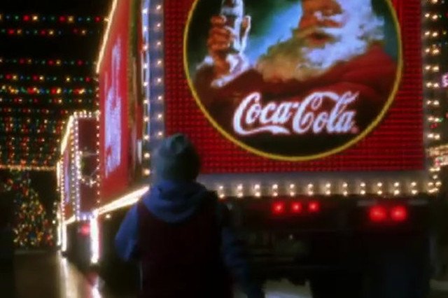 Nowa wersja świątecznej reklamy Coca-Coli zasmuciła internautów jednym szczegółem.