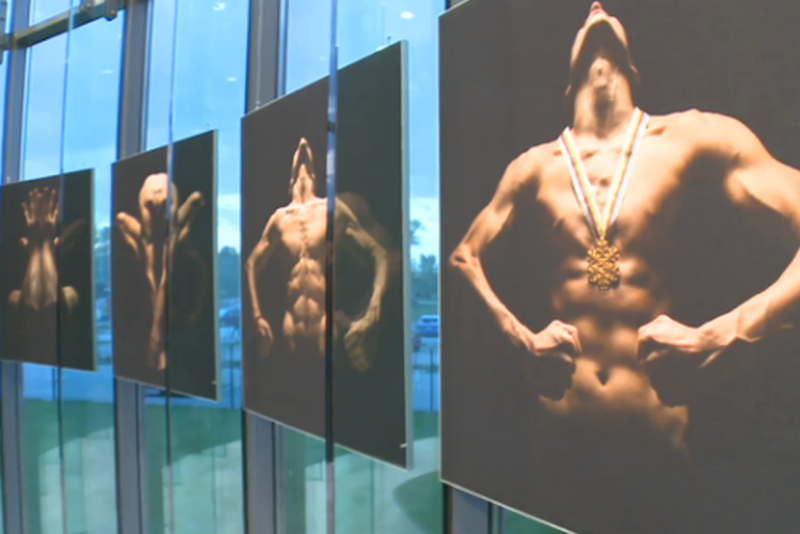 Wystawę żony Kamila Stocha można zobaczyć w Centrum Olimpijskim.