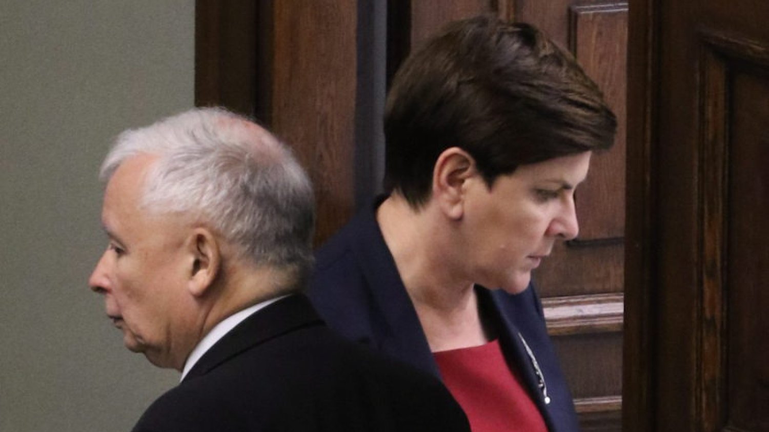 Premier Beata Szydło podobno nie ma nic do powiedzenia, ale Polacy wolą ją niż Jarosława Kaczyńskiego.