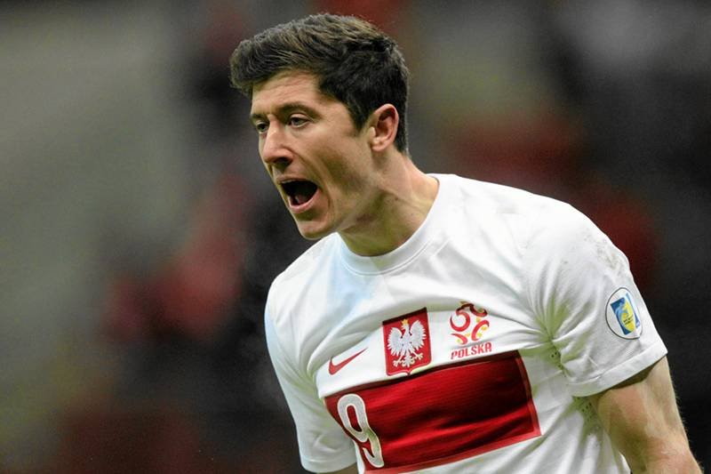 Robert Lewandowski bohaterem Dortmundu - pokonał Szczęsnego i dał Borussii zwycięstwo