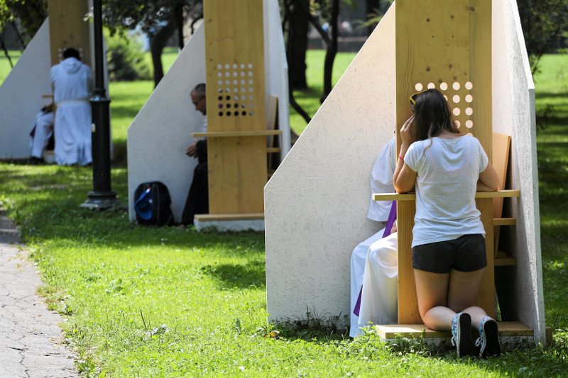 Internet żyje nową listą grzechów. Hejtowanie w sieci jest jednym z nich.