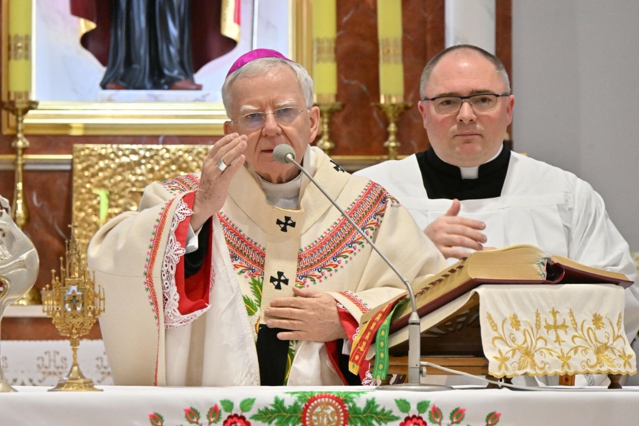 Abp Marek Jędraszewski wspomniał o krzyżach w urzędach i lekcjach religii