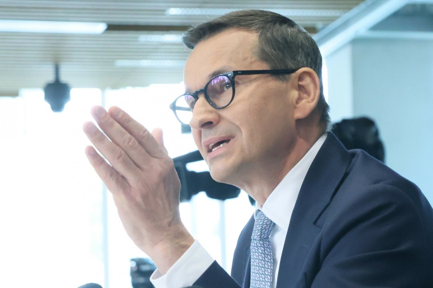 Spięcie Morawieckiego i Jońskiego. "Dlaczego pan bije swoją żonę?".