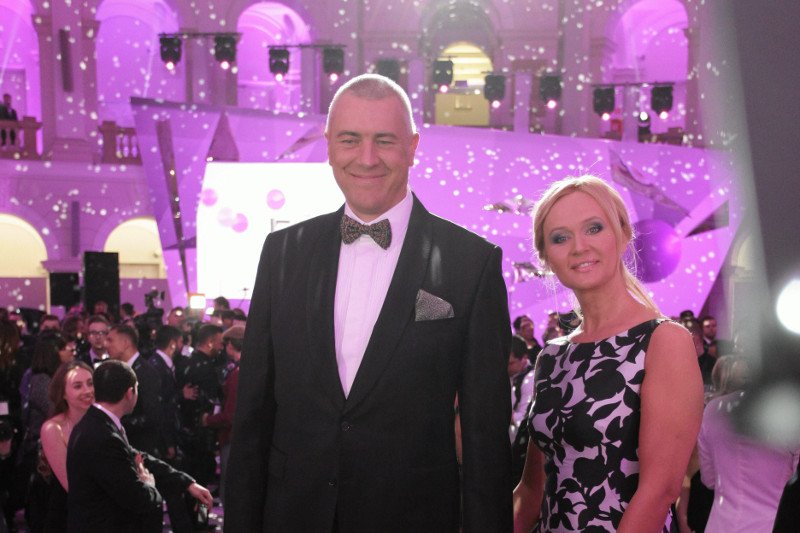 ROman Giertych deklaruje, że zapłaciłby 1000 razy więcej, żeby uczcić godnie urodziny żony.