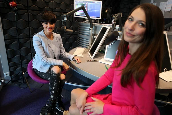 Od lewej: Gabi Drzewiecka - Radio ZET Chilli i Olga Kozierowska Sukces Pisany Szminką w studio ZET Chilli