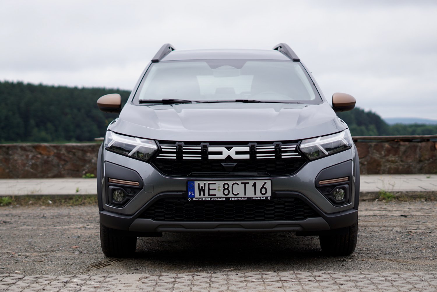 W Dacii Jogger znajdziecie mnóstwo miejsca. To połączenie cech kombi i SUV-a