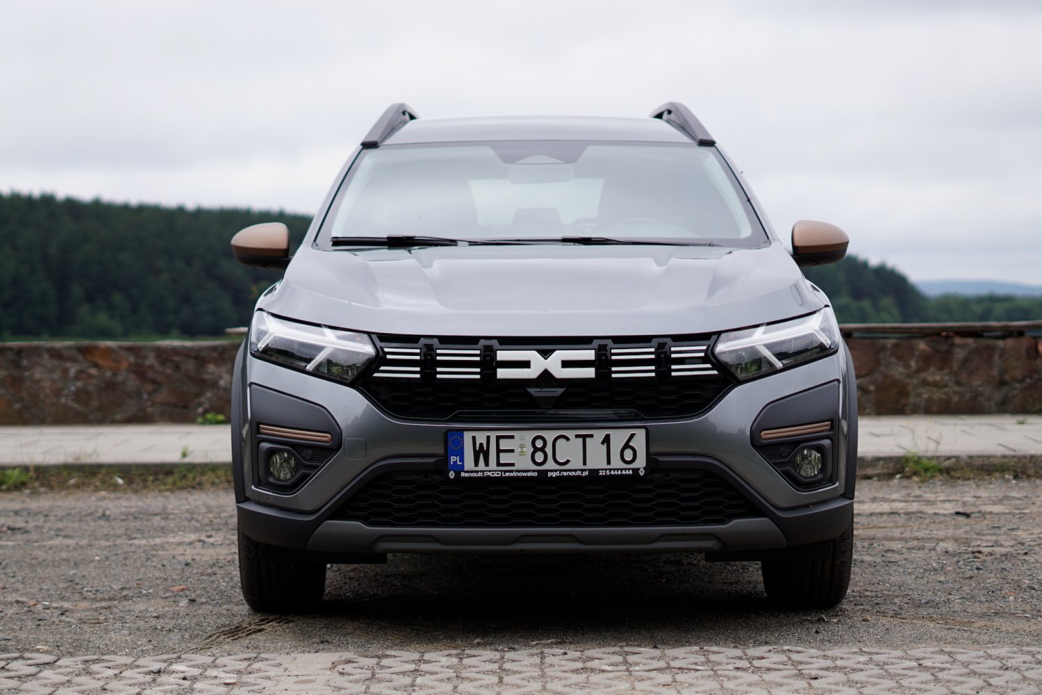W Dacii Jogger znajdziecie mnóstwo miejsca. To połączenie cech kombi i SUV-a