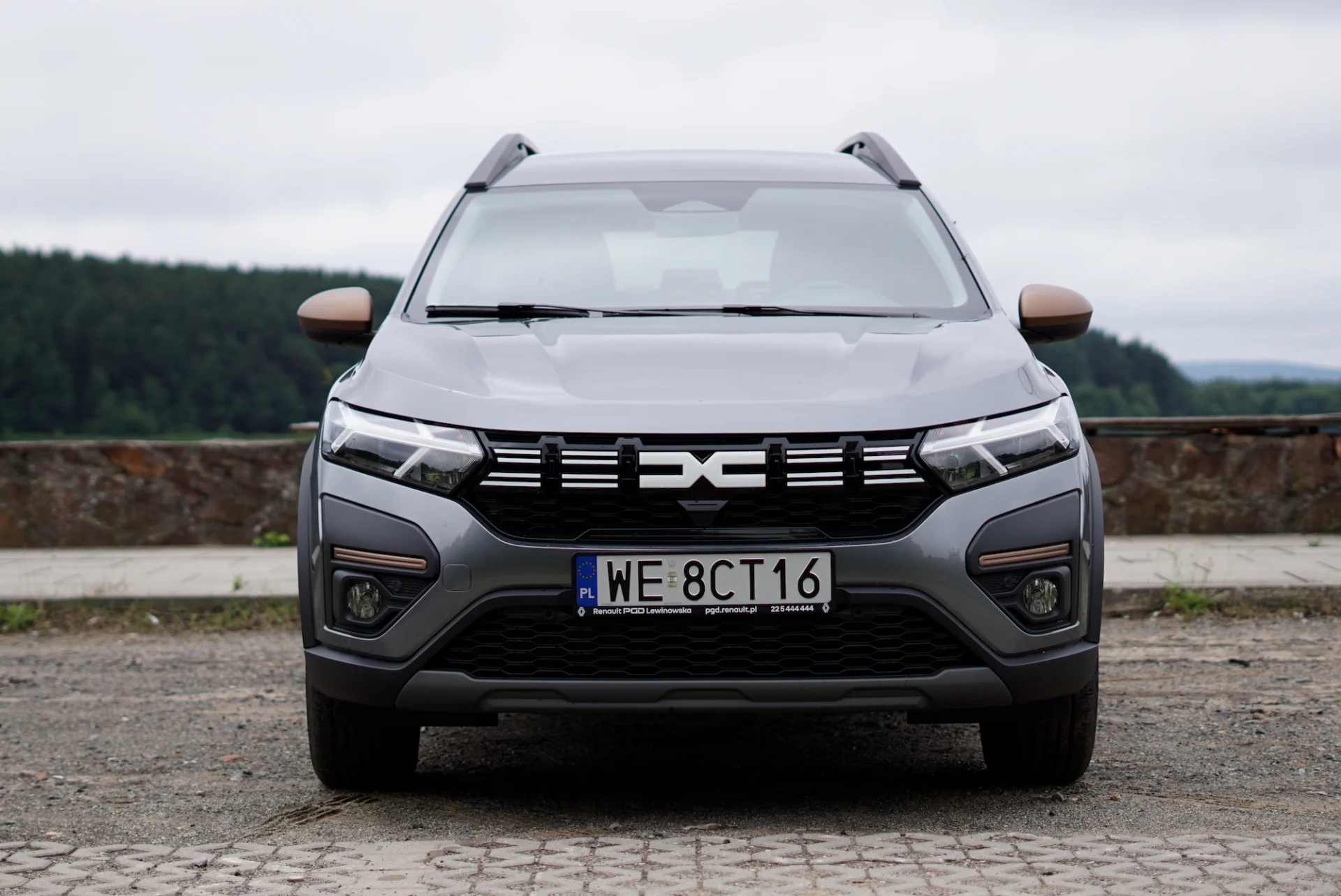 W Dacii Jogger znajdziecie mnóstwo miejsca. To połączenie cech kombi i SUV-a
