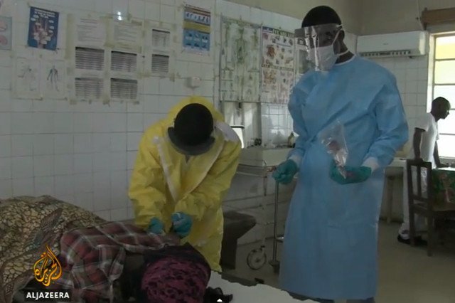 W związku z tegoroczną epidemią gorączki krwotocznej Ebola zmarło już 961 osób