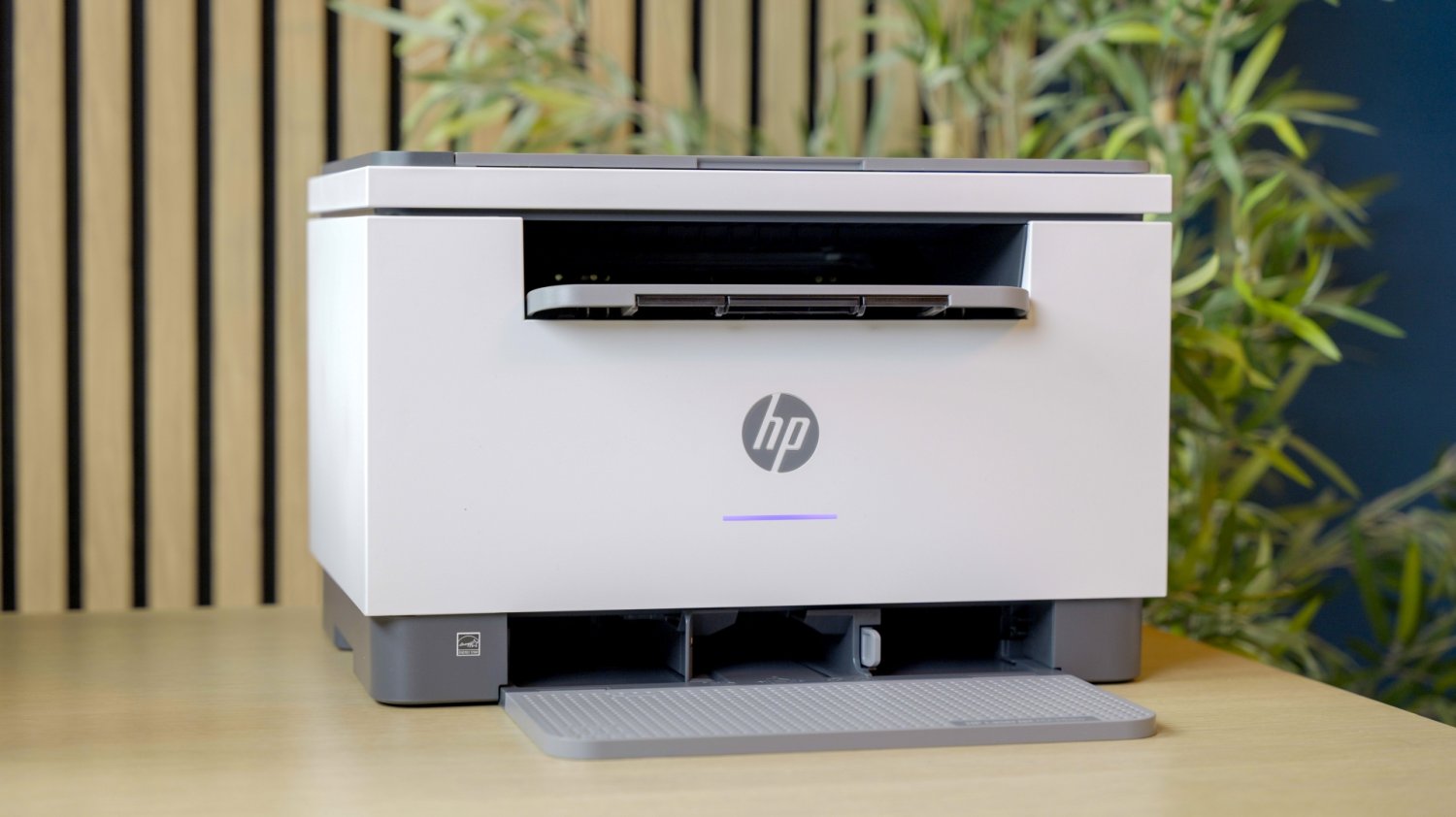 Dobra drukarka nie musi zajmować połowy korytarza. Z tym modelem twoja praca nie zwalnia