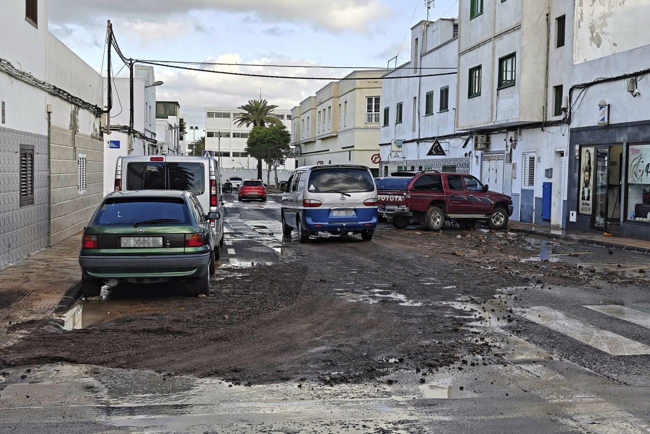 Ulewy przeszły nad Wyspami Kanaryjskimi, zmierzają nad Baleary