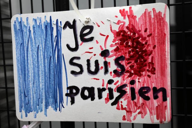 Po zamachach w Paryżu pojawiło się wiele mitów.