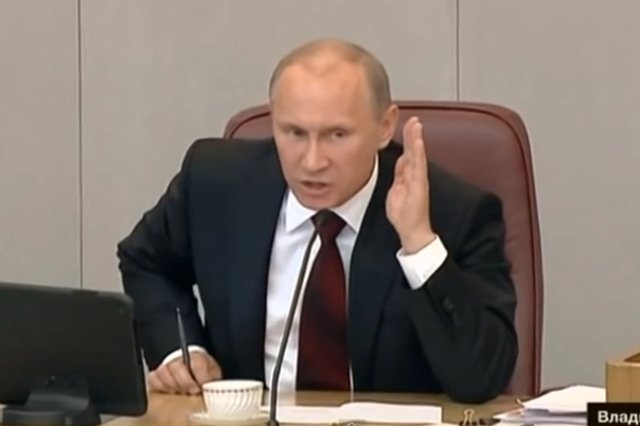 Władimir Putin podczas wizyty w Dumie