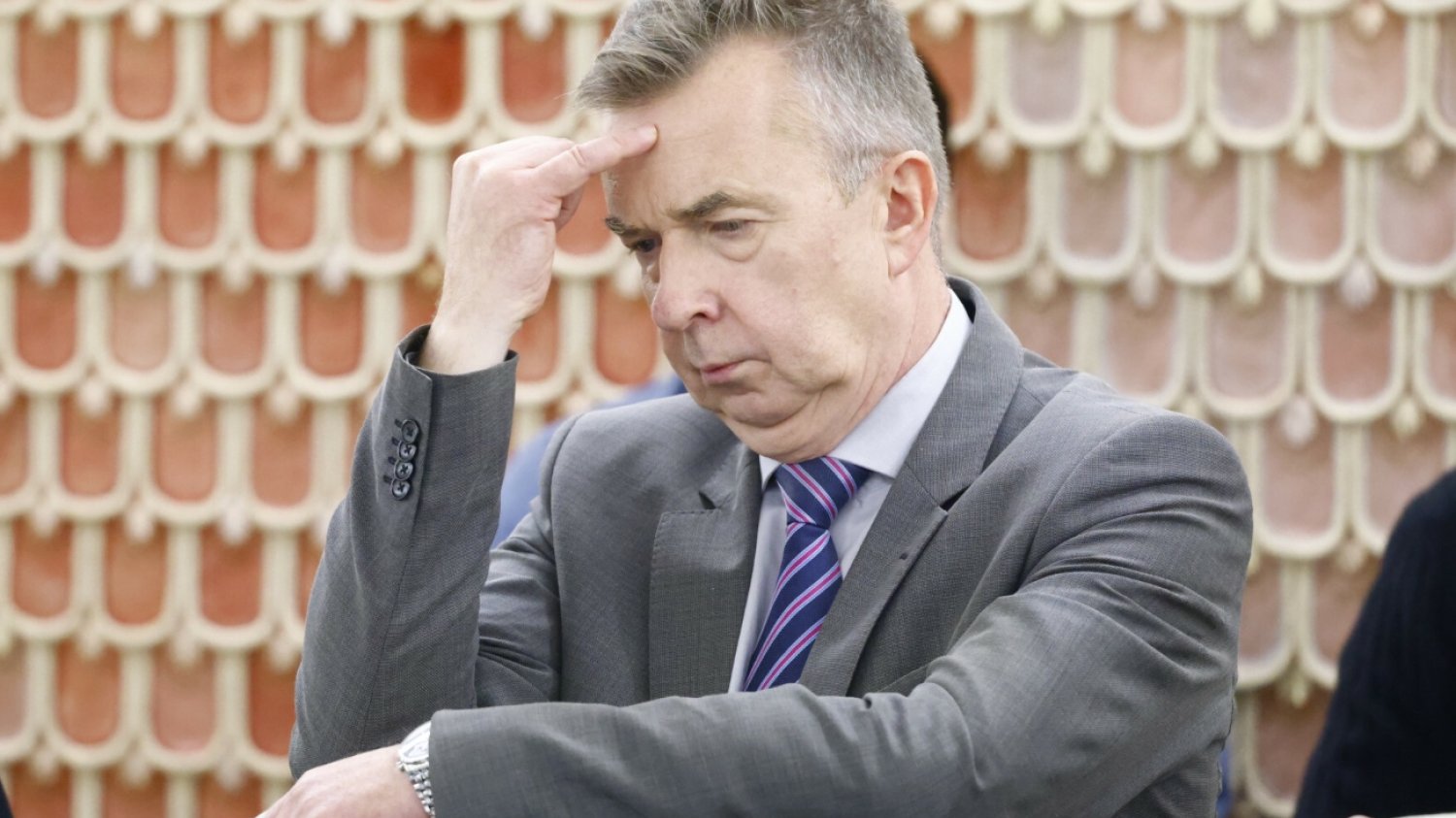 Minister Wieczorek w Faktach po Faktach tłumaczył się z posady żony. Minister Wieczorek w Faktach po Faktach tłumaczył się z posady żony.