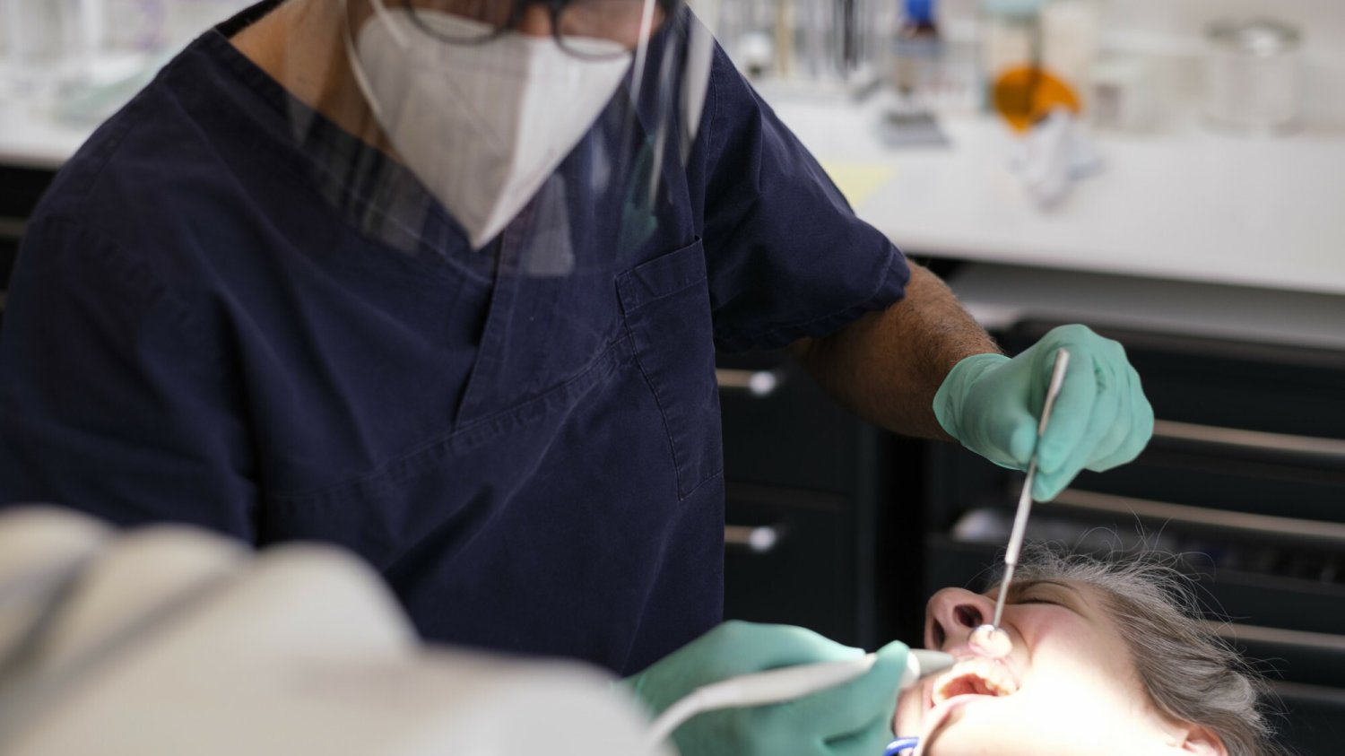 Czy gabinety stomatologiczne będą leczyć tylko prywatnie? Lekarze dentyści ostrzegają, że tracą na umowach z NFZ.