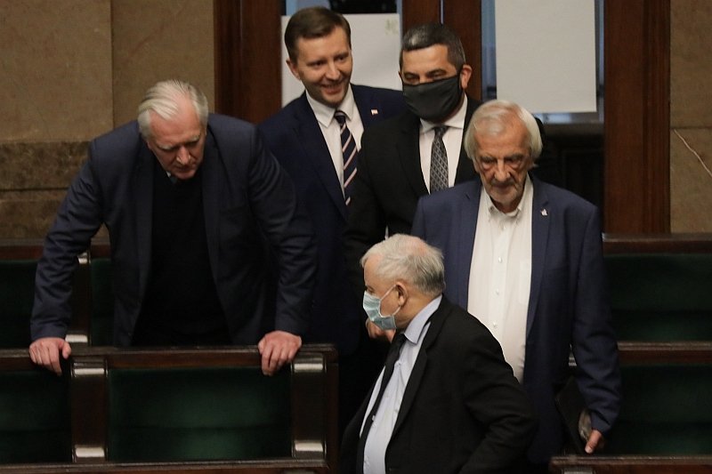 Zjednoczona Prawica przyjęła projekt ustawy o nowych wyborach prezydenckich.