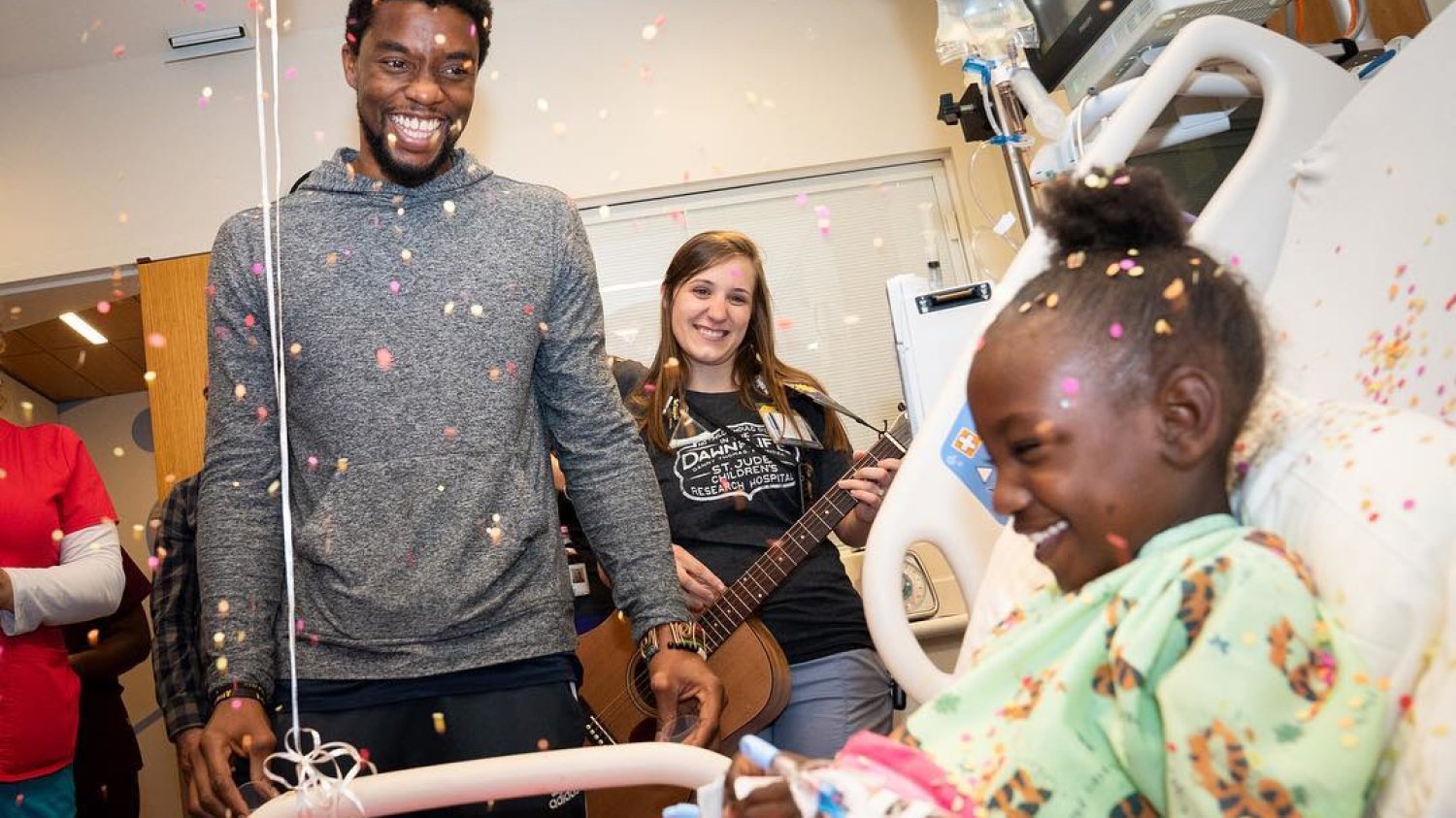 Chadwick Boseman odwiedzał dzieci chore na raka, kiedy sam zmagał się z nowotworem