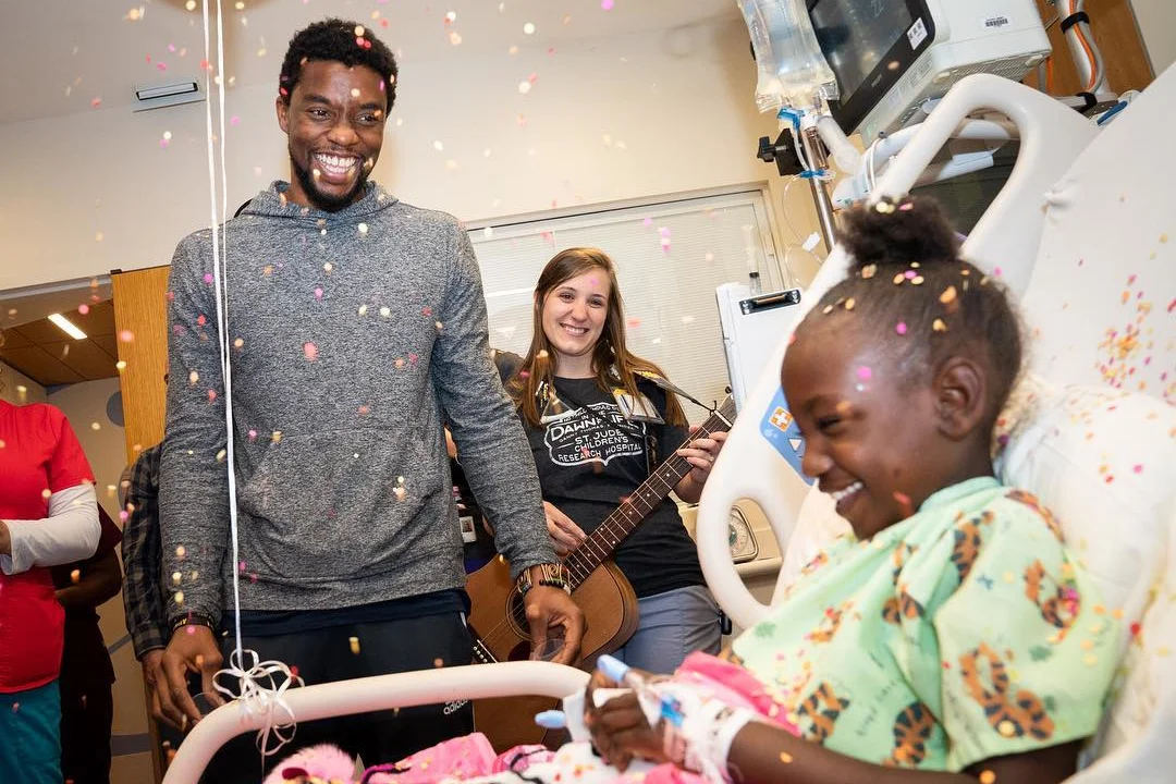 Chadwick Boseman odwiedzał dzieci chore na raka, kiedy sam zmagał się z nowotworem