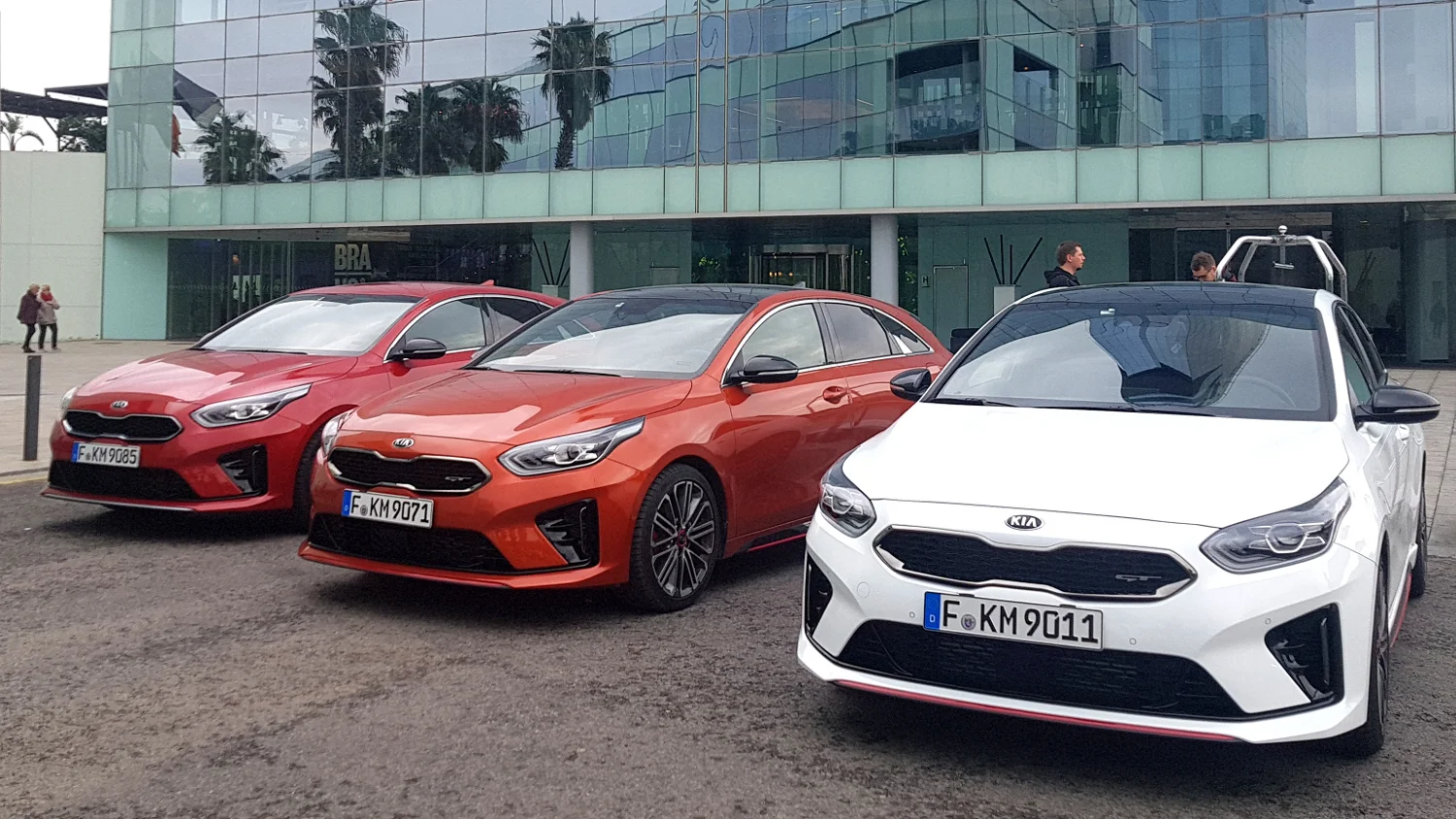 Od lewej: Proceed GT Line i dwa Proceedy GT. Na zewnątrz różnią się niewiele.