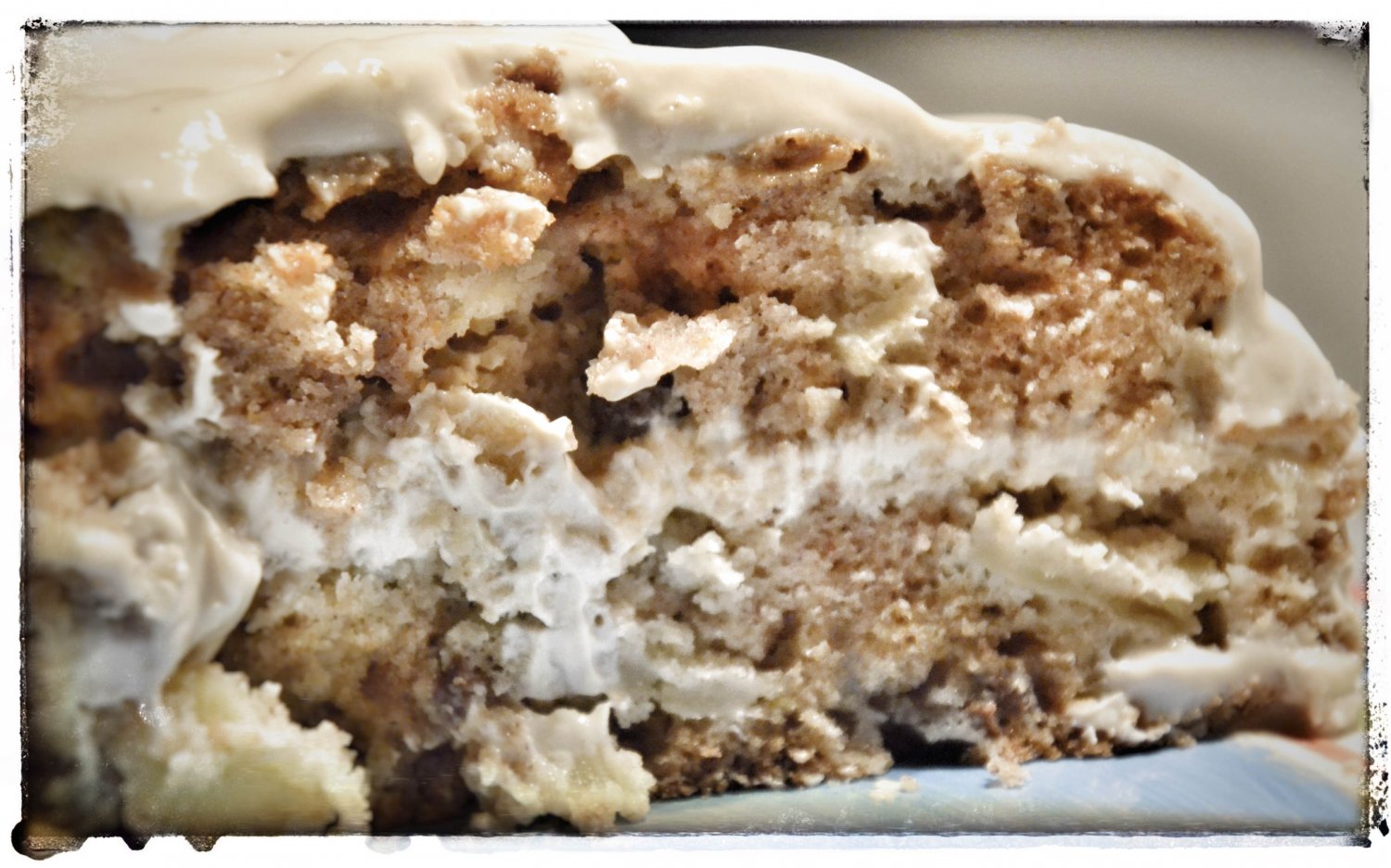 Karmelowy tort jabłkowy