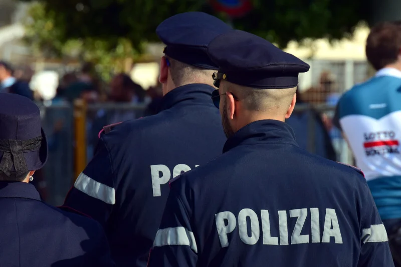 W Włoszech Polka z obłędem w oczach zasztyletowała kobietę, potem rzuciła się na innych przechodniów.