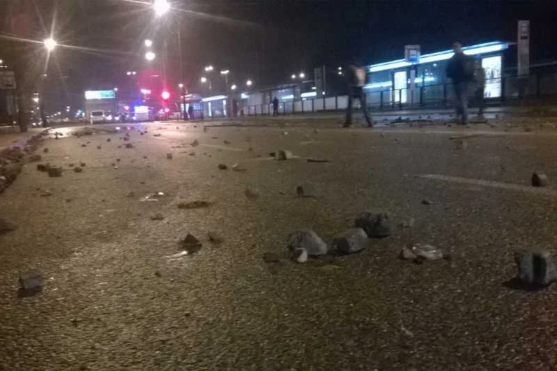 Marsz niepodległości skończył się regularną bitwą z policją.