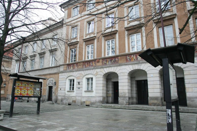 Za tym budynkiem mieści się Teatr WARSawy. Możliwie, że już niedługo...