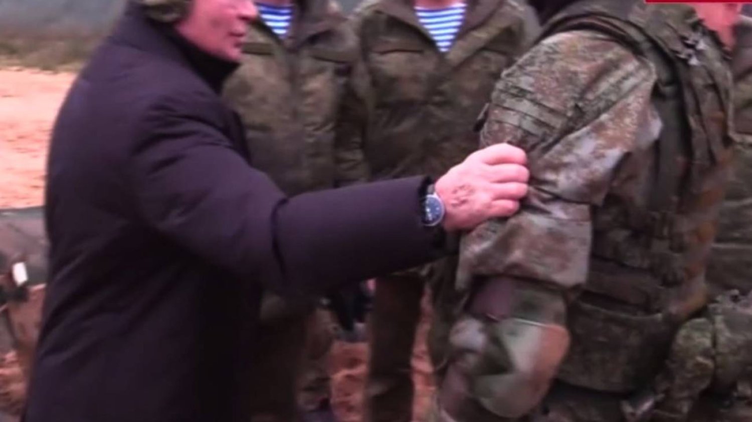 Putin udał się na poligon odwiedzić swoich żołnierzy. Czy to sobowtór?