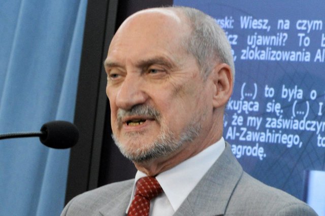 Antoni Macierewicz przekonuje, że prowadzona jest "akcja dezinformacyjna mająca na celu rehabilitację Wojskowych Służb Informacyjnych"