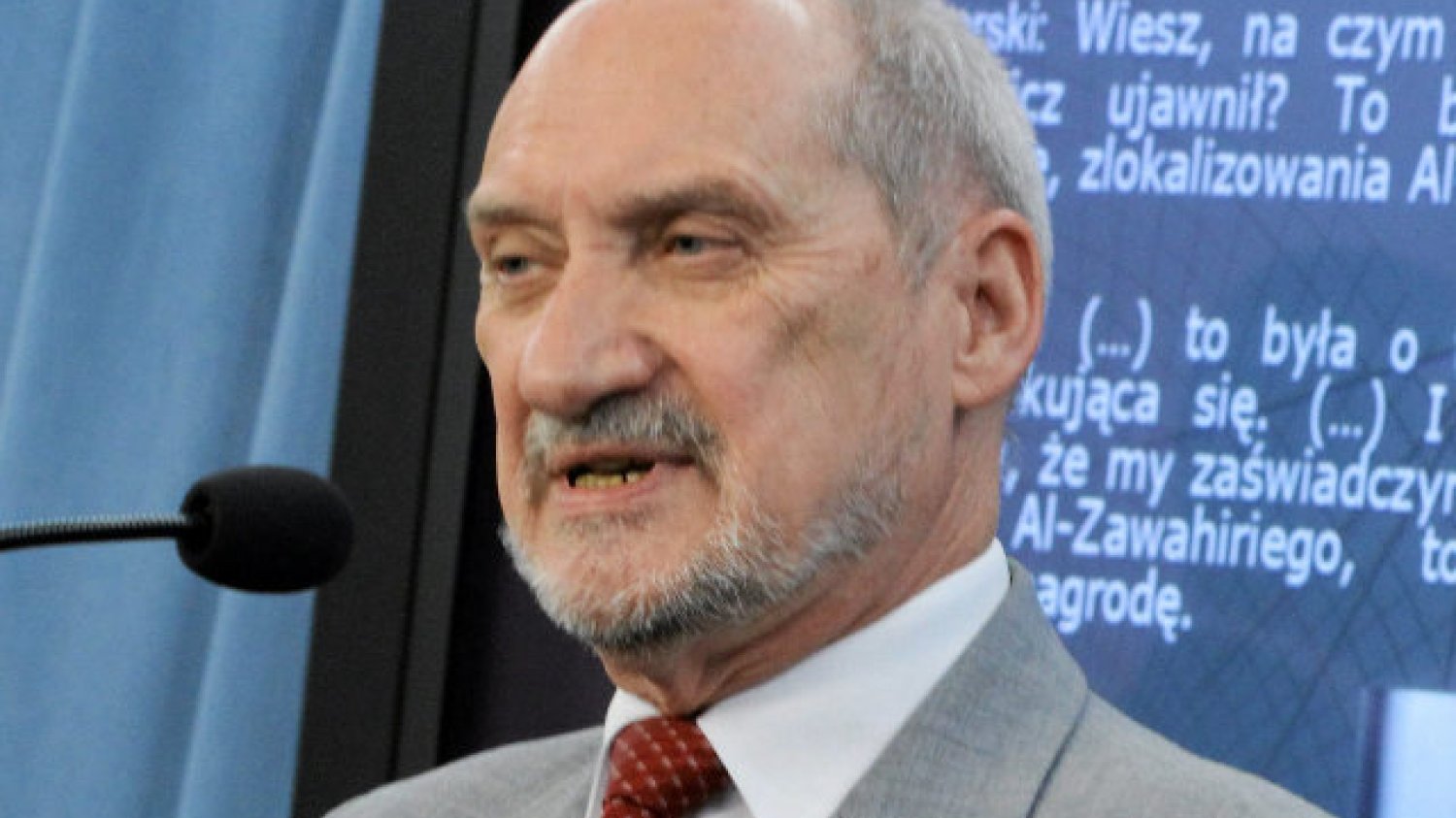 Antoni Macierewicz przekonuje, że prowadzona jest "akcja dezinformacyjna mająca na celu rehabilitację Wojskowych Służb Informacyjnych"